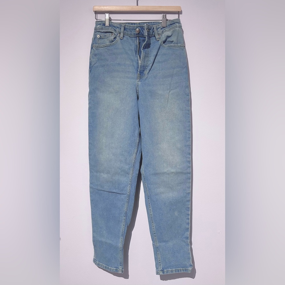 ⭐️ 2/$35  H&M high rise ankle mom jeans (light medium blue)